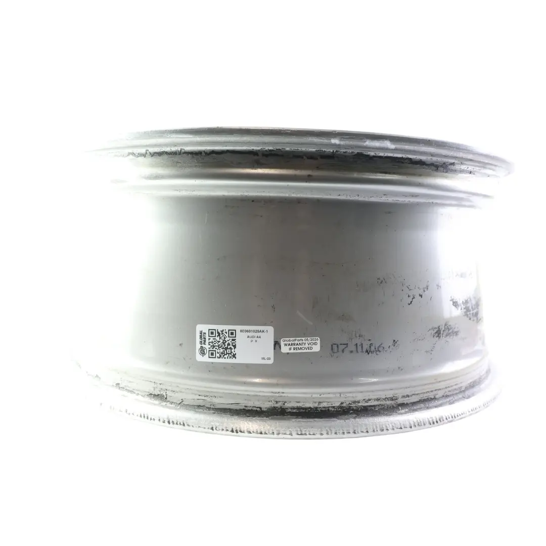 Silberne Leicht Metall Felge 18" ET:43 8J für Audi A4 B7 mit Teilenummer 8E0601025AK Audi A4 B7 Silberne Leicht Metall Felge 18" ET:43 8J - SKU 8E0601025AK-1 - Teilenummer 8E0601025AK
