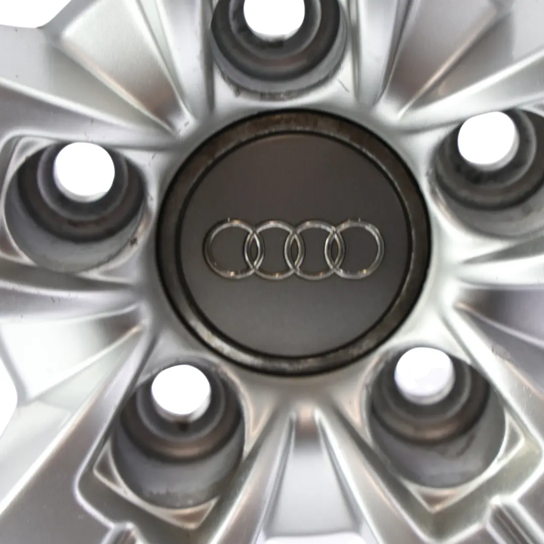 Llanta de aleación plateada Audi TT Mk2 8J 17" ET:47 8J Star Spoke para con número de pieza 8J0601025C Llanta de aleación plateada Audi TT Mk2 8J 17" ET:47 8J Star Spoke - SKU 8J0601025C-1 - Número de pieza 8J0601025C