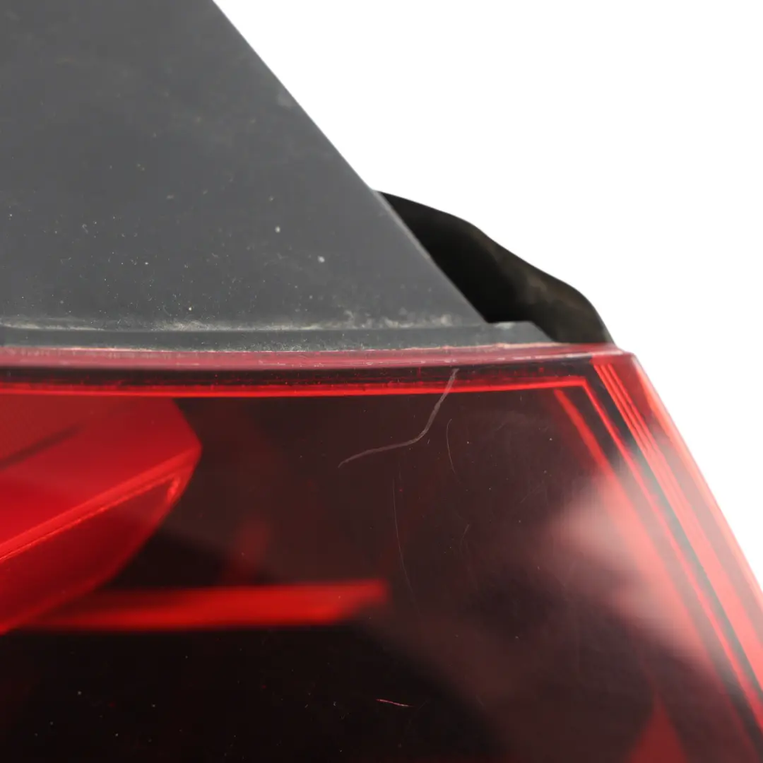 Audi TT 8J Feu arrière gauche Lumière Couvercle de Coffre hayon 8J0945095B - SKU 8J0945095C - Numéro de pièce 8J0945095C