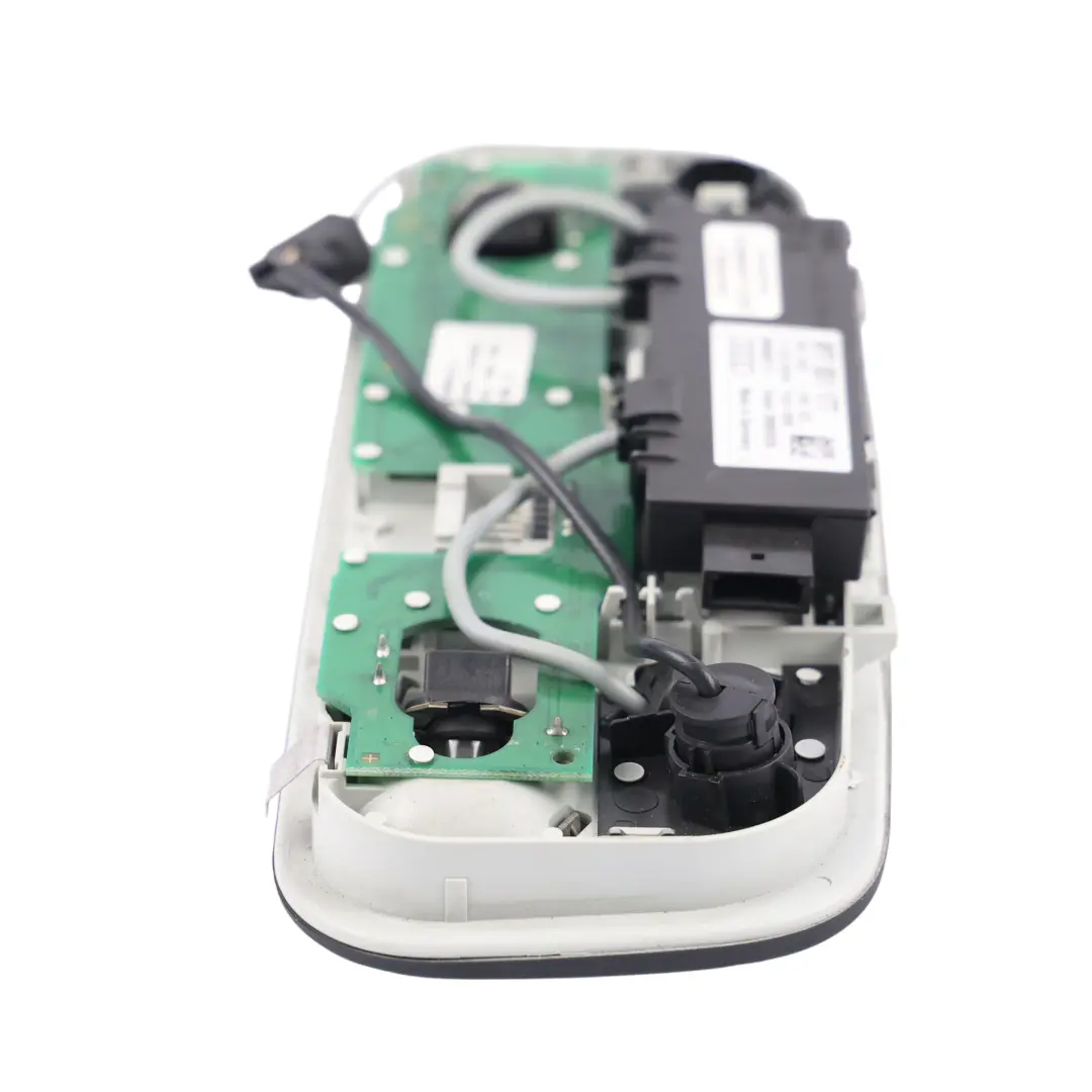 Lampka Oświetlenia Podsufitki Czarna do Audi TT 8J o numerze 8J0947111B Audi TT 8J Lampka Oświetlenia Podsufitki Czarna - SKU 8J0947111B-1 - Numer Części 8J0947111B