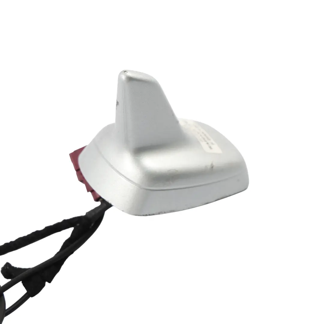 Antenne Dach Haifisch Eissilber Metallic X7W für Audi TT 8J mit Teilenummer 8J8035503F Audi TT 8J Antenne Dach Haifisch Eissilber Metallic X7W - SKU 8J8035503F-ICS - Teilenummer 8J8035503F