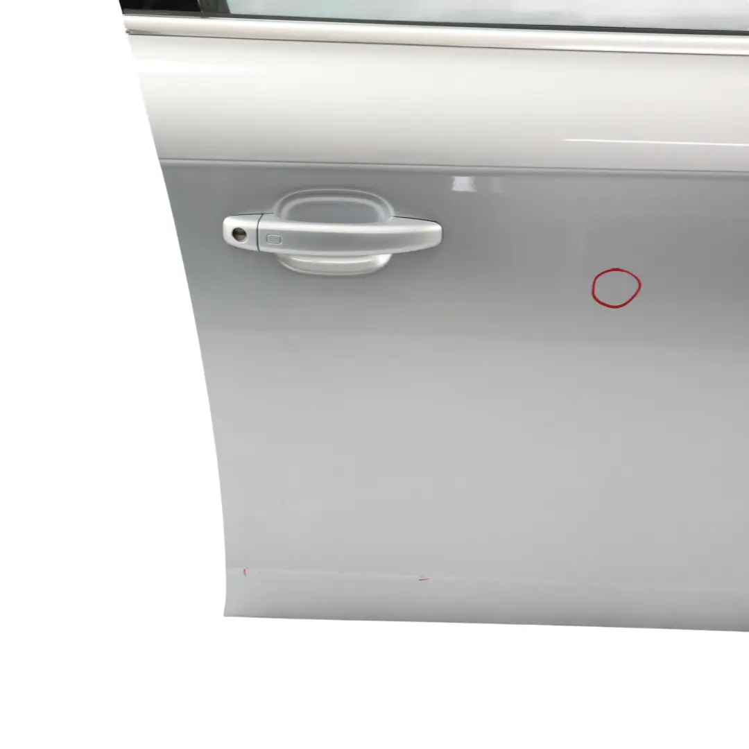 Puerta Delantera Derecha Foil Silver Metallic - Z7G para Audi A4 B8 con número de pieza 8K0831052J Audi A4 B8 Puerta Delantera Derecha Foil Silver Metallic - Z7G - SKU 8K0831052J-FSI - Número de pieza 8K0831052J