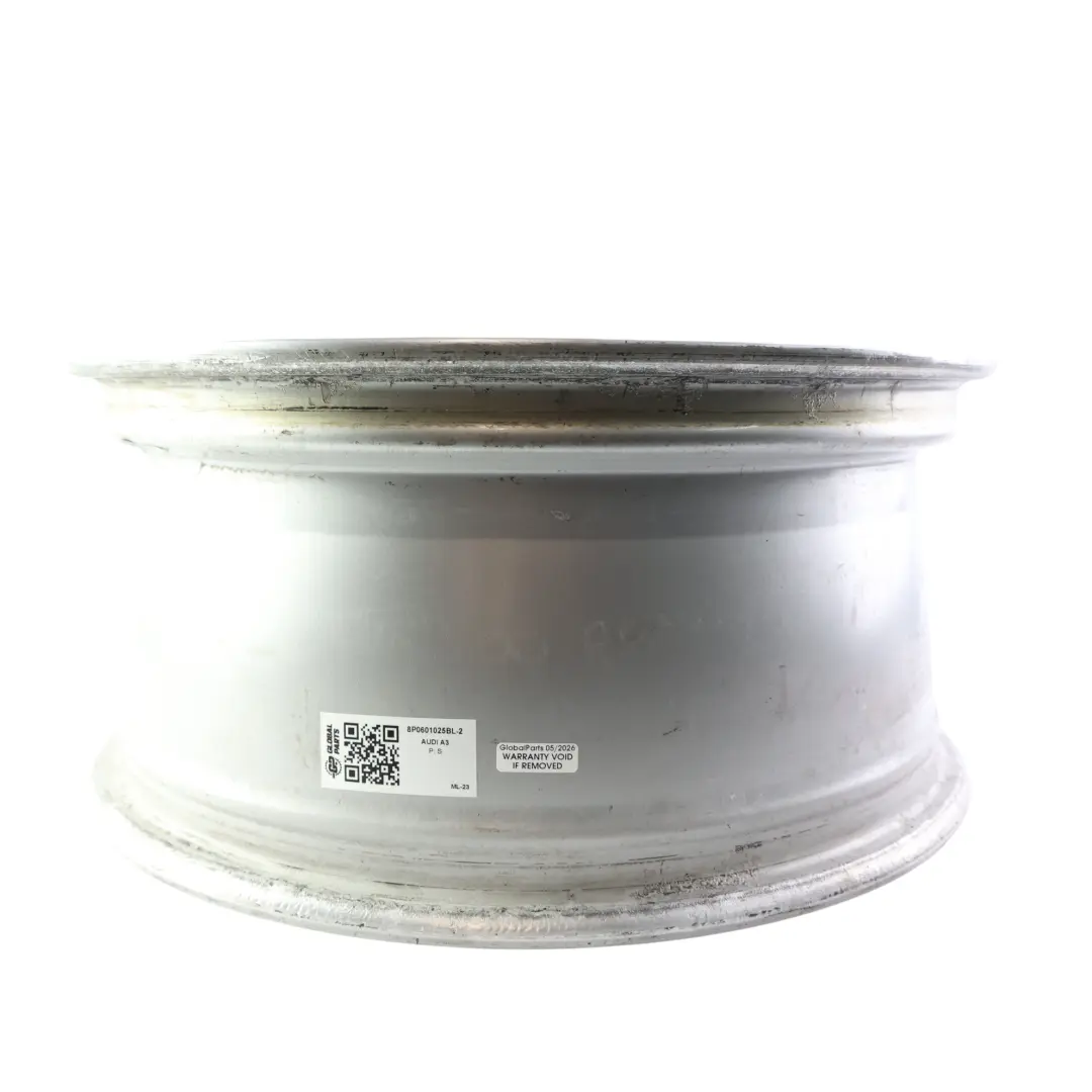 Srebrna Felga Aluminiowa 17" 7,5J ET:56 do Audi A3 8P o numerze 8P0601025BL Audi A3 8P Srebrna Felga Aluminiowa 17" 7,5J ET:56 - SKU 8P0601025BL-2 - Numer Części 8P0601025BL