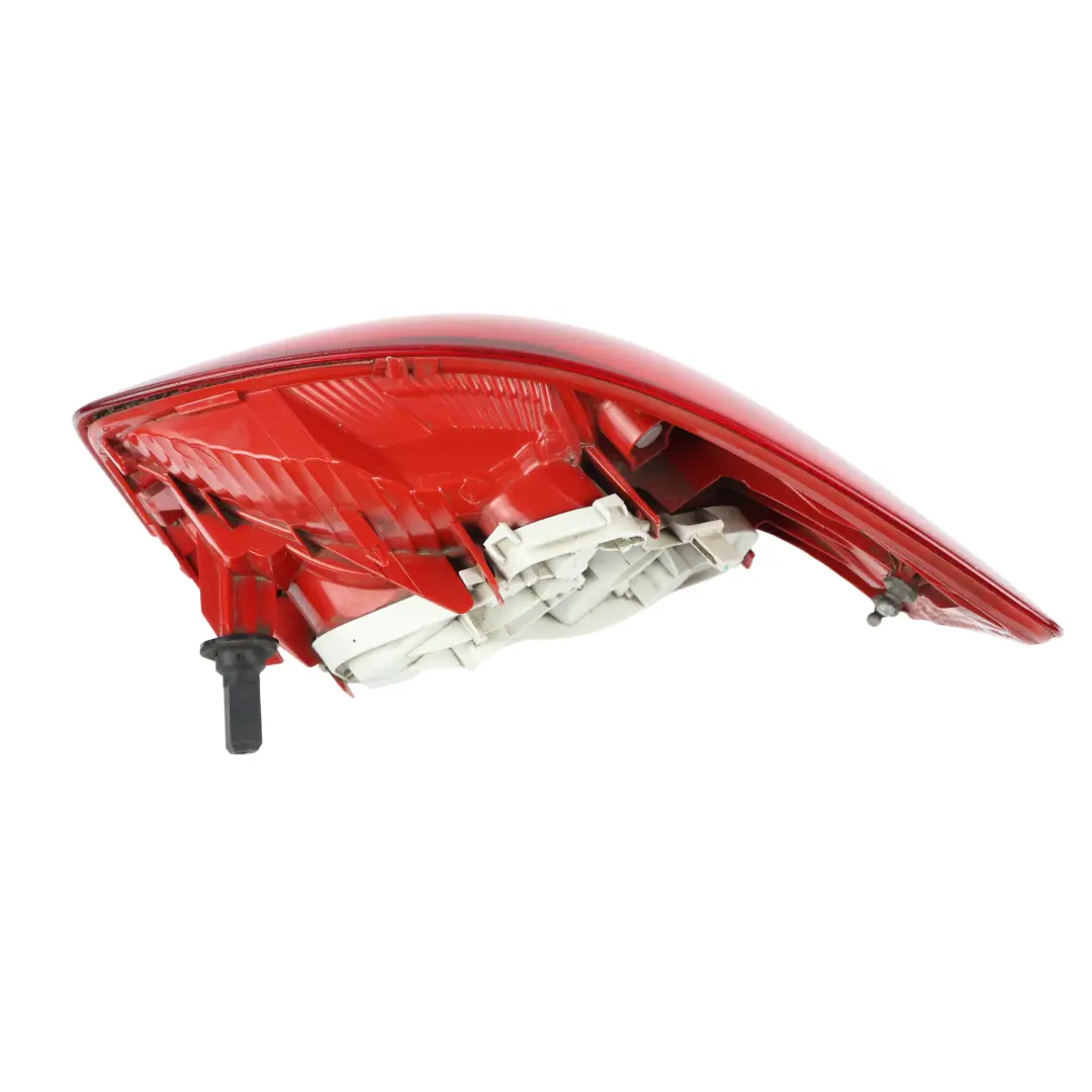 Lampa Tylna Lewa W Błotniku do Audi A3 8P o numerze 8P0945095A Audi A3 8P Lampa Tylna Lewa W Błotniku - SKU 8P0945095A-1 - Numer Części 8P0945095A