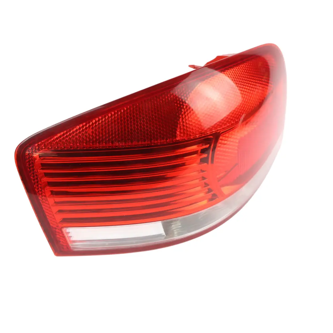 Feu Arrière Gauche Panneau Latéral pour Audi A3 8P à propos du numéro de pièce 8P0945095A Audi A3 8P Feu Arrière Gauche Panneau Latéral - SKU 8P0945095A-1 - Numéro de pièce 8P0945095A