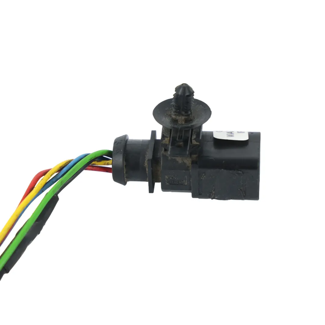 Support Ampoule Feu Arrière pour Audi Q5 8R à propos du numéro de pièce 8R0945221A Audi Q5 8R Support Ampoule Feu Arrière - SKU 8R0945221A - Numéro de pièce 8R0945221A