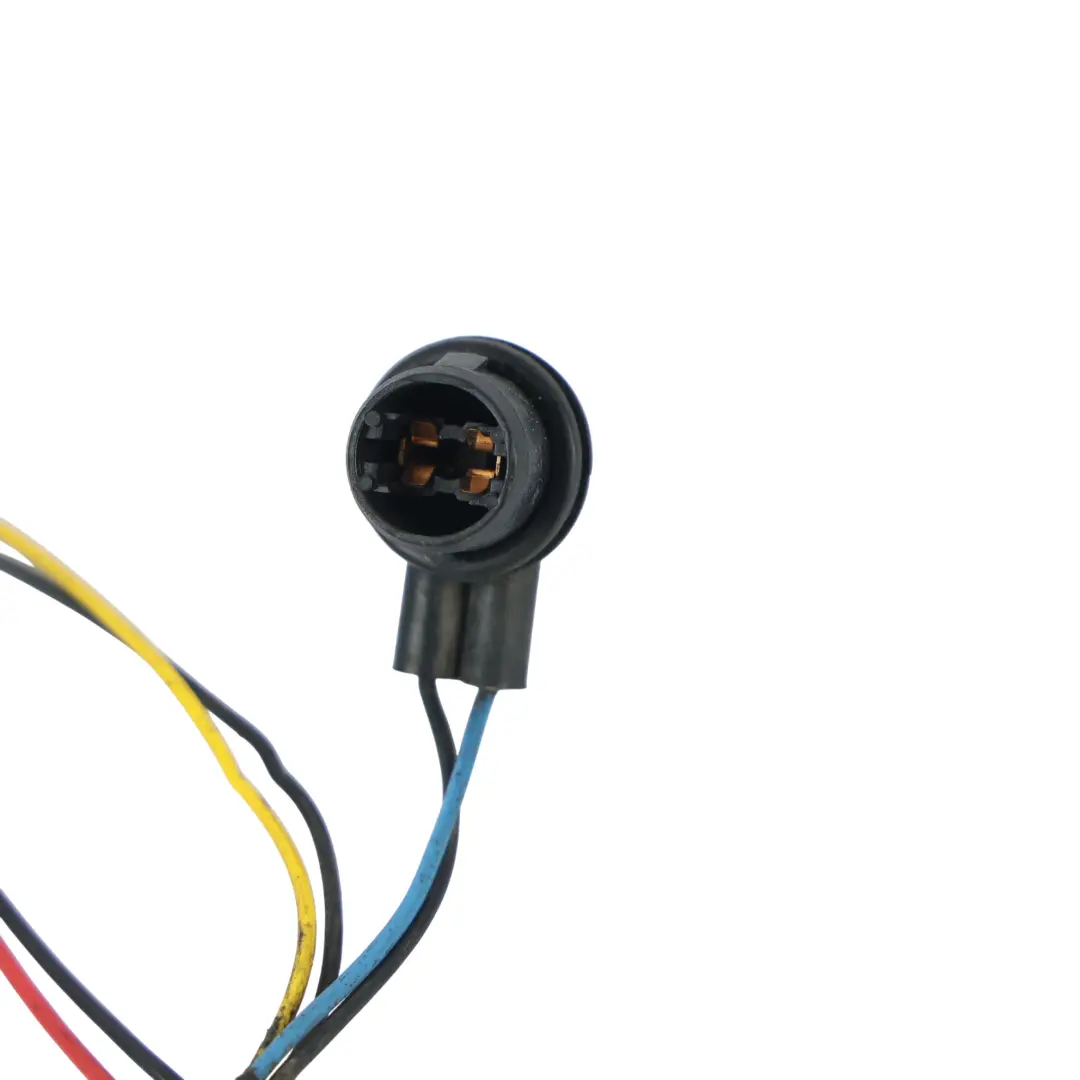 Support Ampoule Feu Arrière pour Audi Q5 8R à propos du numéro de pièce 8R0945221A Audi Q5 8R Support Ampoule Feu Arrière - SKU 8R0945221A - Numéro de pièce 8R0945221A