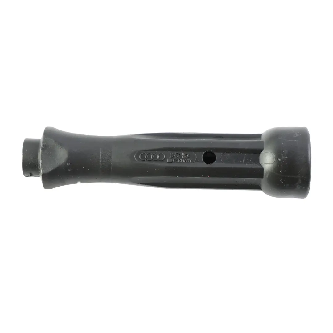 Sportback Zestaw Narzędzi Schowek Bagażnika do Audi A5 8T o numerze 8T8813685A Audi A5 8T Sportback Zestaw Narzędzi Schowek Bagażnika - SKU 8T8813685A - Numer Części 8T8813685A