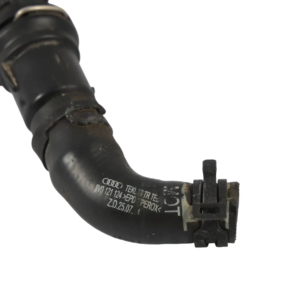 Tubo Manguera Refrigerante Aceite Motor 2.5 TFSI para Audi RS3 8V con número de pieza 8V0121124 Audi RS3 8V Tubo Manguera Refrigerante Aceite Motor 2.5 TFSI - SKU 8V0121124-1 - Número de pieza 8V0121124