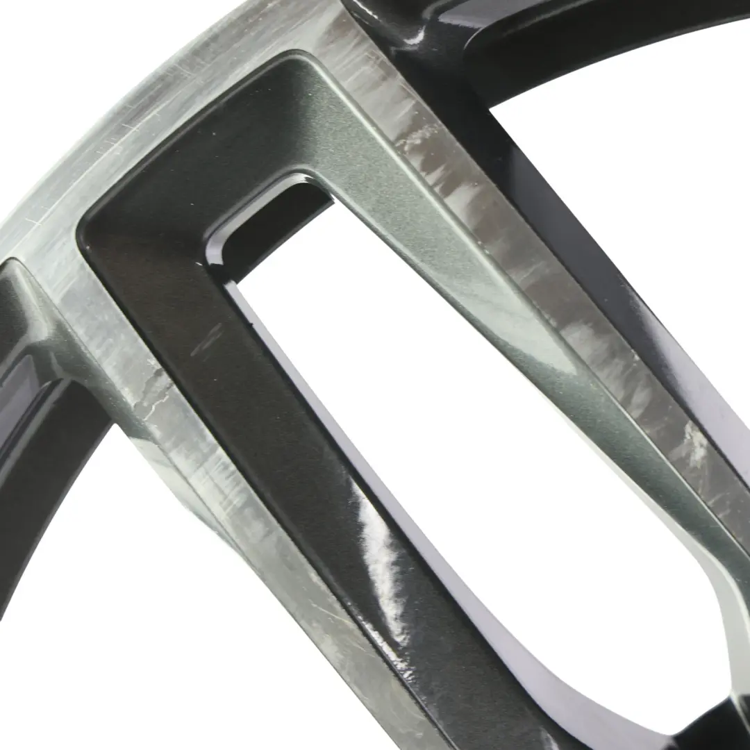 Cerchione Lega Argento 19" 8J ET:49 Doppia Stella per Audi A3 8V con numero di parte 8V0601025AB Audi A3 8V Cerchione Lega Argento 19" 8J ET:49 Doppia Stella - SKU 8V0601025AB-4 - Numero di parte 8V0601025AB