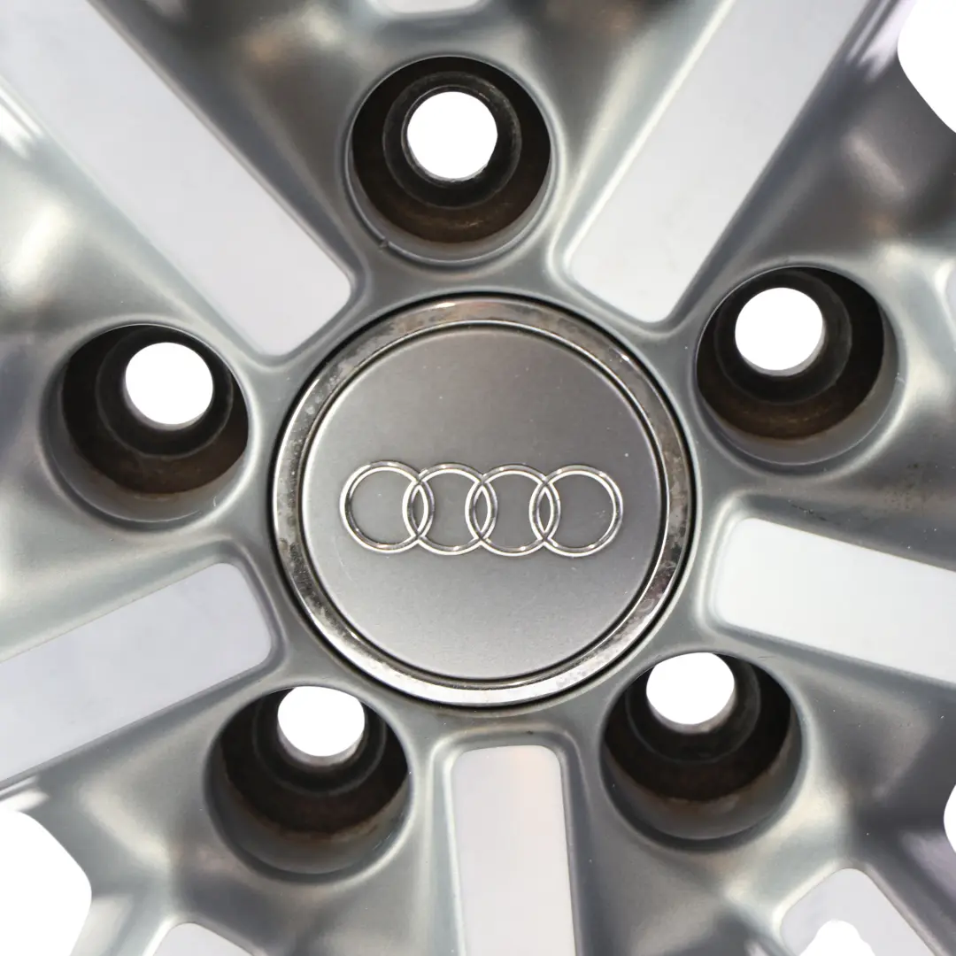 Felga Aluminiowa Srebrna 18" 7.5J ET:51 do Audi A3 S3 8V o numerze 8V0601025AM Audi A3 S3 8V Felga Aluminiowa Srebrna 18" 7.5J ET:51 - SKU 8V0601025AM-2 - Numer Części 8V0601025AM