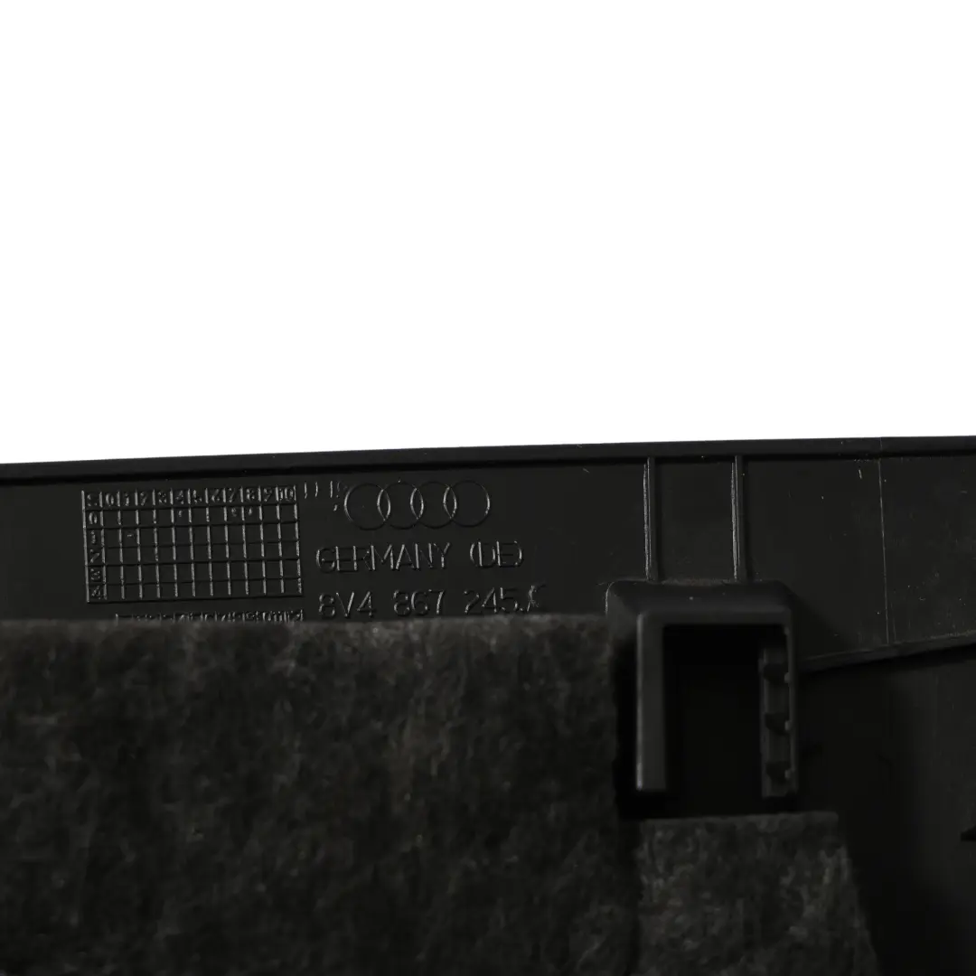 Moldura Cobertura Pilar D Negro Izquierdo para Audi A3 8V con número de pieza 8V4867245C Audi A3 8V Moldura Cobertura Pilar D Negro Izquierdo - SKU 8V4867245C - Número de pieza 8V4867245C