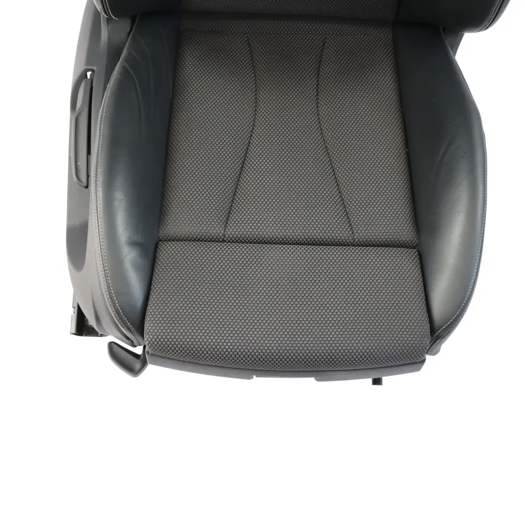 Puertas Asiento Delantero Sport Cuero Negro Gris Derecho para Audi A3 8V 5 con número de pieza 8V4881806AN Audi A3 8V 5 Puertas Asiento Delantero Sport Cuero Negro Gris Derecho - SKU 8V4881806AN-1 - Número de pieza 8V4881806AN
