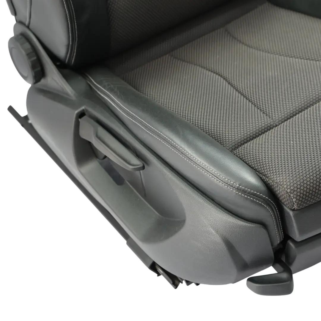 Siège Sport Chauffant Avant Droit Semi-Cuir Noir Gris pour Audi A3 8V à propos du numéro de pièce 8V4881806AN Audi A3 8V Siège Sport Chauffant Avant Droit Semi-Cuir Noir Gris - SKU 8V4881806AN-2 - Numéro de pièce 8V4881806AN