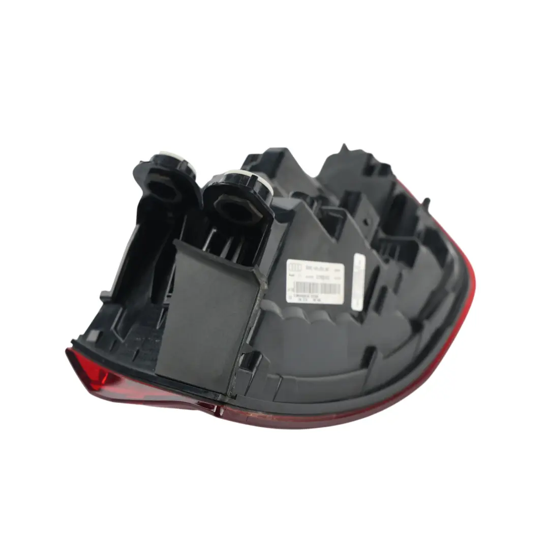 Audi A4 B9 Berlina Fanale Posteriore Esterno Sinistro - SKU 8W5945091AC - Numero di parte 8W5945091AC
