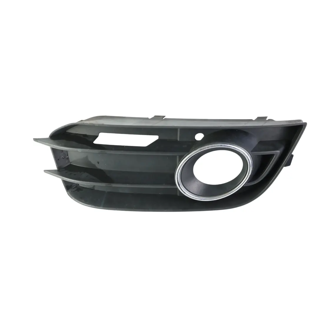Audi A1 8X Garniture Grille Pare-Chocs Avant Inférieure Droite - SKU 8X0807682A - Numéro de pièce 8X0807682A