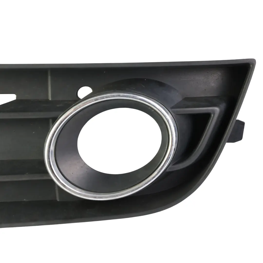 Audi A1 8X Garniture Grille Pare-Chocs Avant Inférieure Droite - SKU 8X0807682A - Numéro de pièce 8X0807682A