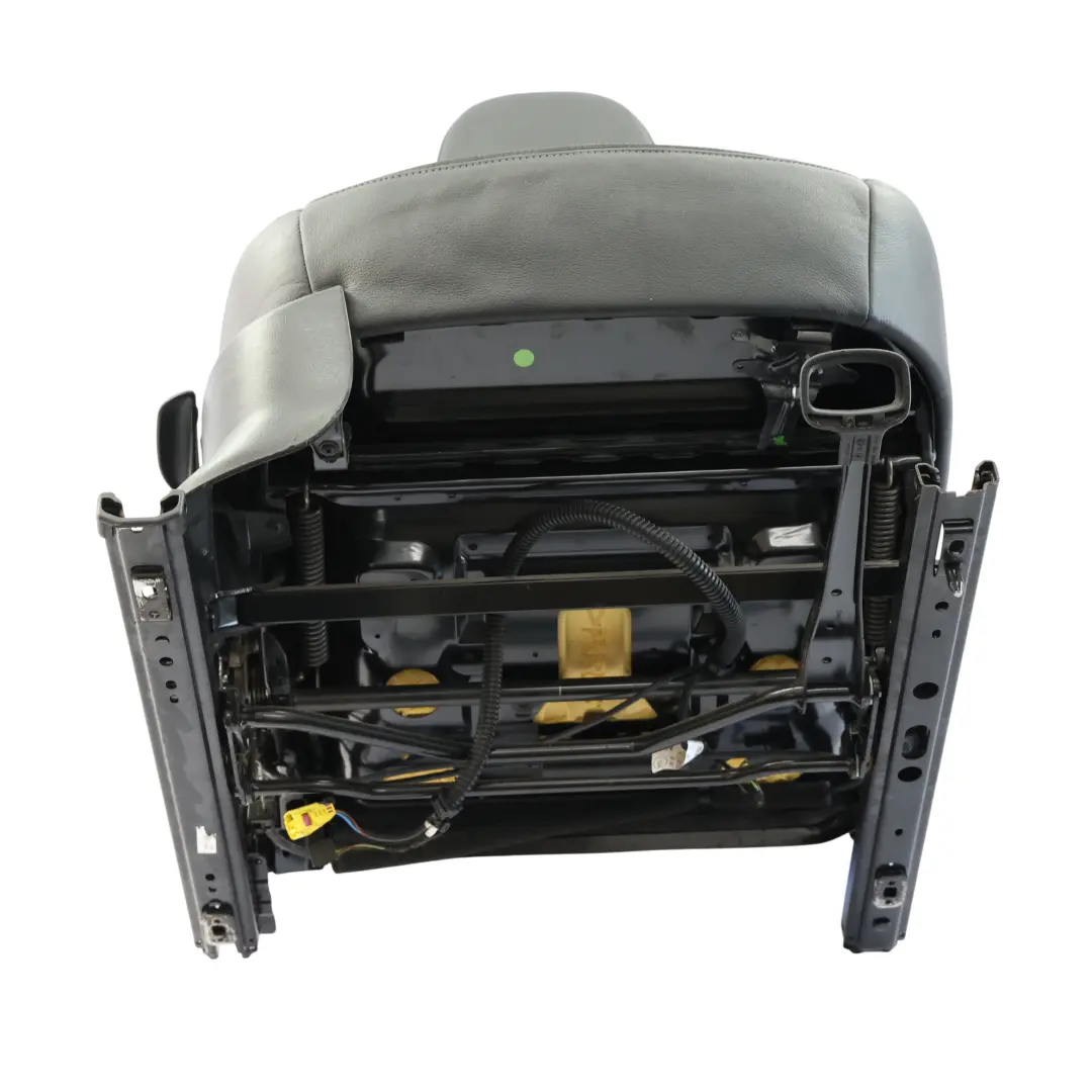 Portes Siège Sport Avant Droit Intérieur Demi Cuir Soul Silver pour Audi A1 8X 3 à propos du numéro de pièce 8X0881806AB Audi A1 8X 3 Portes Siège Sport Avant Droit Intérieur Demi Cuir Soul Silver - SKU 8X0881806AB-2 - Numéro de pièce 8X0881806AB