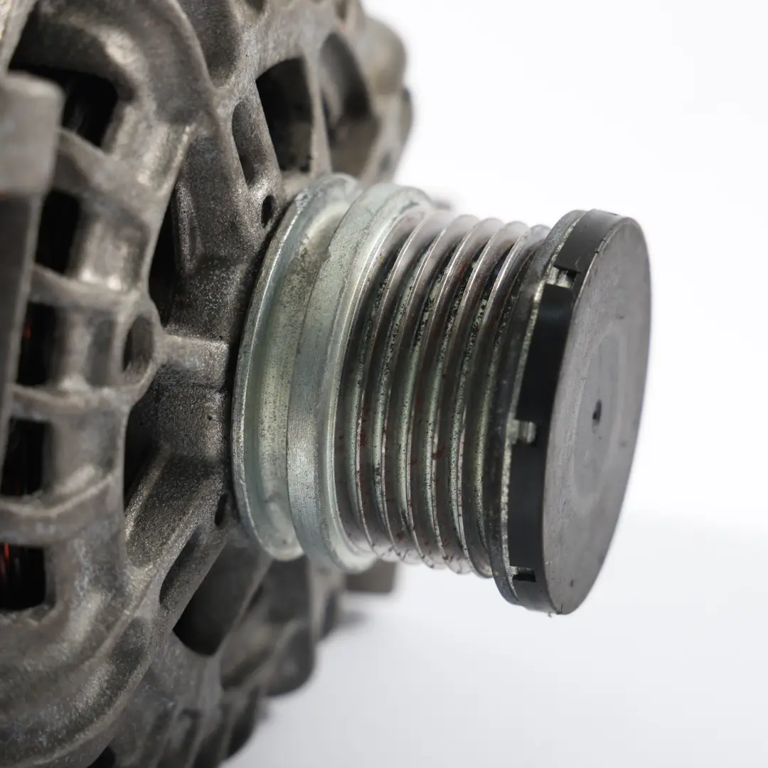 M271 Alternateur Générateur Valeo 150A 14V pour Mercedes W204 W212 à propos du numéro de pièce A0009063000 Mercedes W204 W212 M271 Alternateur Générateur Valeo 150A 14V - SKU A0009063000-1 - Numéro de pièce A0009063000