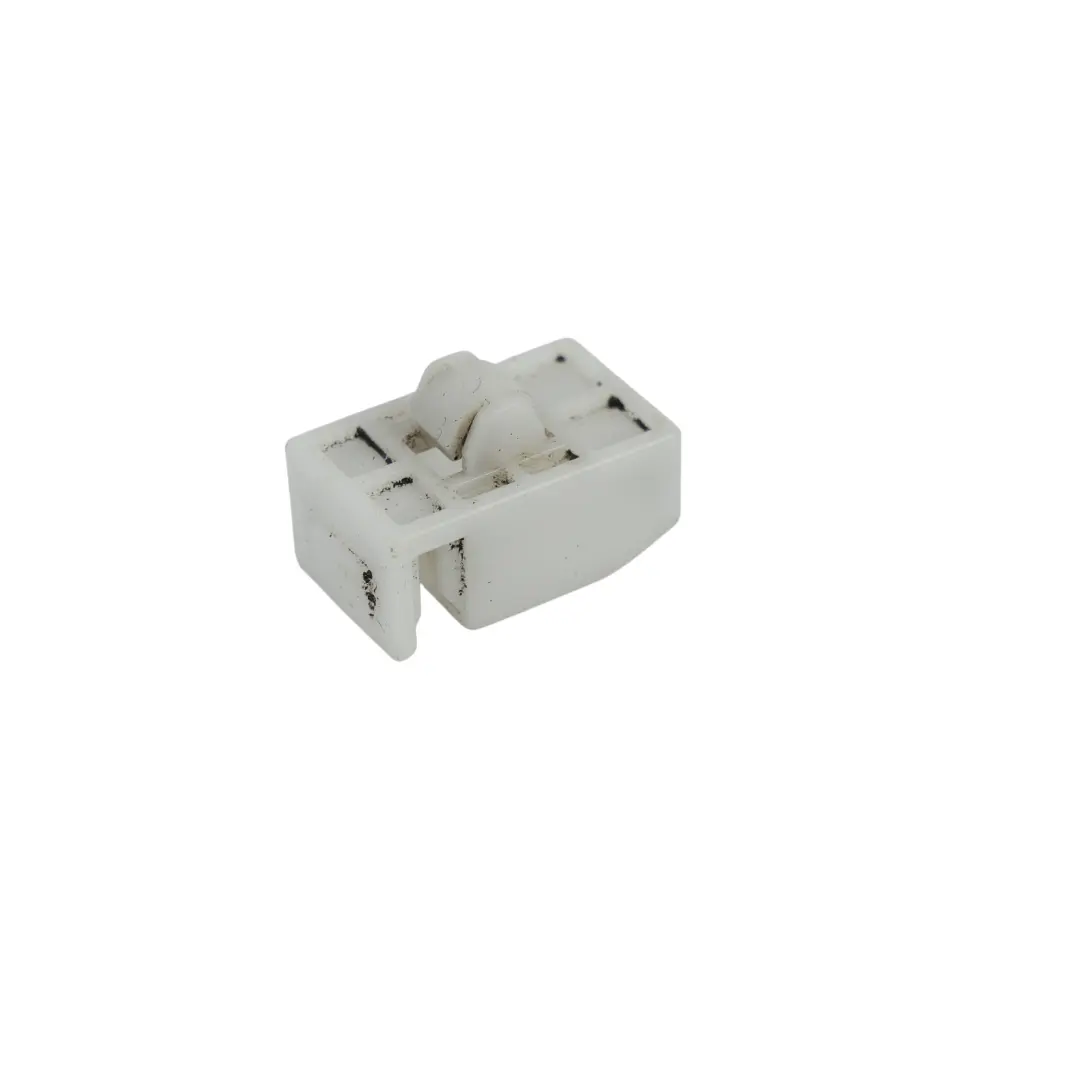 Mercedes W205 Clip Soporte Fijación Guardabarros Delantero Izquierdo - SKU A0019917671 - Número de pieza A0019917671