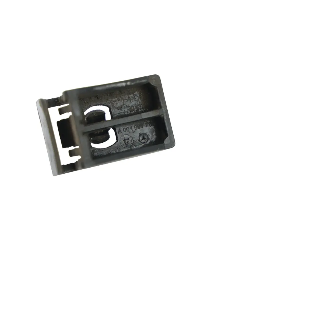 Mercedes W205 Klips Mocujący Błotnik Przedni Prawy - SKU A0019917871 - Numer Części A0019917871