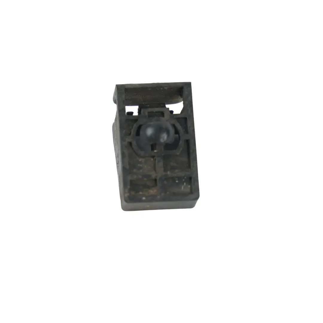 Mercedes W205 Clip Soporte Fijación Guardabarros Delantero Derecho - SKU A0019917871 - Número de pieza A0019917871