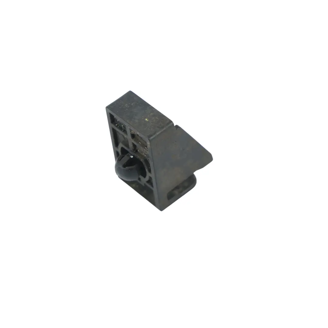 Clip Soporte Fijación Guardabarros Delantero Derecho para Mercedes W205 con número de pieza A0019917871 Mercedes W205 Clip Soporte Fijación Guardabarros Delantero Derecho - SKU A0019917871 - Número de pieza A0019917871