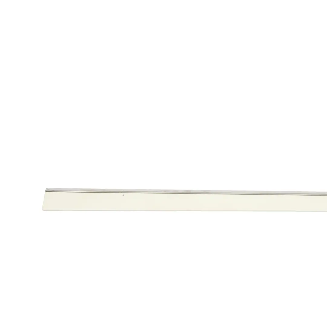 Baguette Moulure Porte Avant Droite Blanc Diamant Métallisé 799 pour Mercedes ML W164 à propos du numéro de pièce A1646905262 Mercedes ML W164 Baguette Moulure Porte Avant Droite Blanc Diamant Métallisé 799 - SKU A1646905262-DWM - Numéro de pièce A1646905262