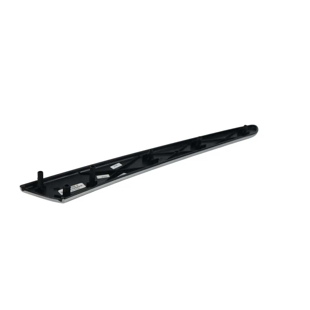Moldura Panel Puerta Trasera Izquierda para Mercedes W245 con número de pieza A1697370582 Mercedes W245 Moldura Panel Puerta Trasera Izquierda - SKU A1697370582 - Número de pieza A1697370582