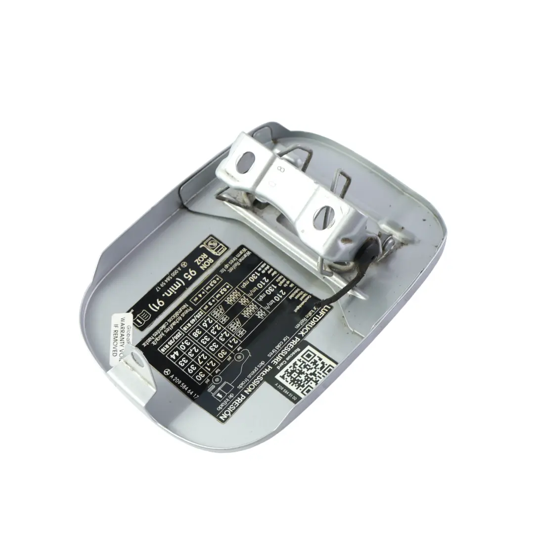Tankdeckel Klappe Abdeckung Iridiumsilber 775 für Mercedes W169 mit Teilenummer A1697500106 Mercedes W169 Tankdeckel Klappe Abdeckung Iridiumsilber 775 - SKU A1697500106-IRS - Teilenummer A1697500106
