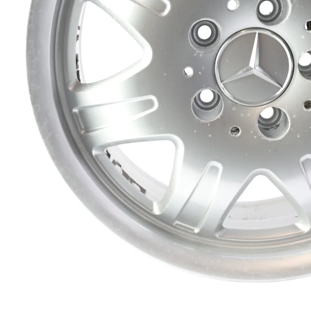 Srebrna Felga Aluminiowa 16" 7J ET:34 do Mercedes R171 o numerze A1714010902 Mercedes R171 Srebrna Felga Aluminiowa 16" 7J ET:34 - SKU A1714010902-1 - Numer Części A1714010902