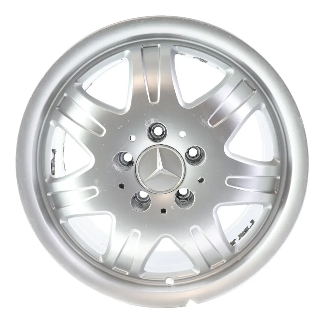 Silberne Leichtmetallfelge 16" 7J ET:34 7-Loch für Mercedes R171 mit Teilenummer A1714010902 Mercedes R171 Silberne Leichtmetallfelge 16" 7J ET:34 7-Loch - SKU A1714010902-2 - Teilenummer A1714010902