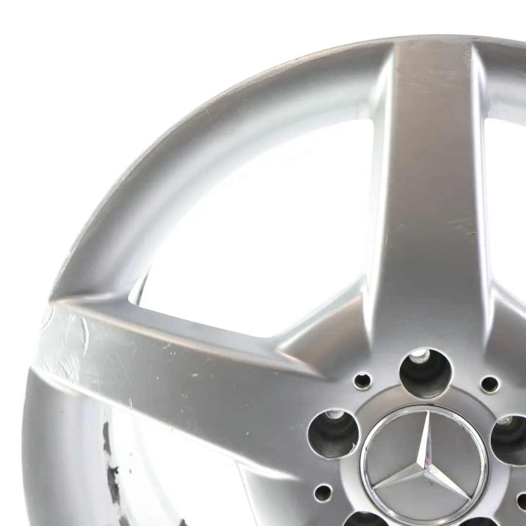 Llanta aleación delantera plateada 18" 7,5J ET:37 para Mercedes R171 AMG con número de pieza A1714011602 Mercedes R171 AMG Llanta aleación delantera plateada 18" 7,5J ET:37 - SKU A1714011602-2 - Número de pieza A1714011602