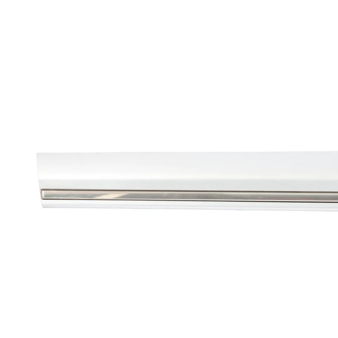 Baguette Moulure Latérale Arrière Droite Argent Iridium 775 pour Mercedes CL203 à propos du numéro de pièce A2036903882 Mercedes CL203 Baguette Moulure Latérale Arrière Droite Argent Iridium 775 - SKU A2036903882-IRS - Numéro de pièce A2036903882