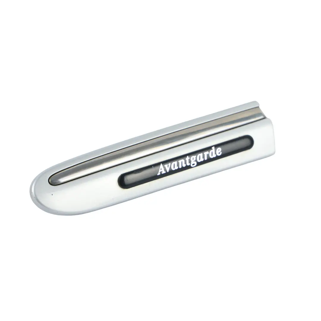 Moldura Guardabarros Delantero Izquierdo Plata Brillante 9744 para Mercedes W203 con número de pieza A2036904762 Mercedes W203 Moldura Guardabarros Delantero Izquierdo Plata Brillante 9744 - SKU A2036904762-BRS - Número de pieza A2036904762