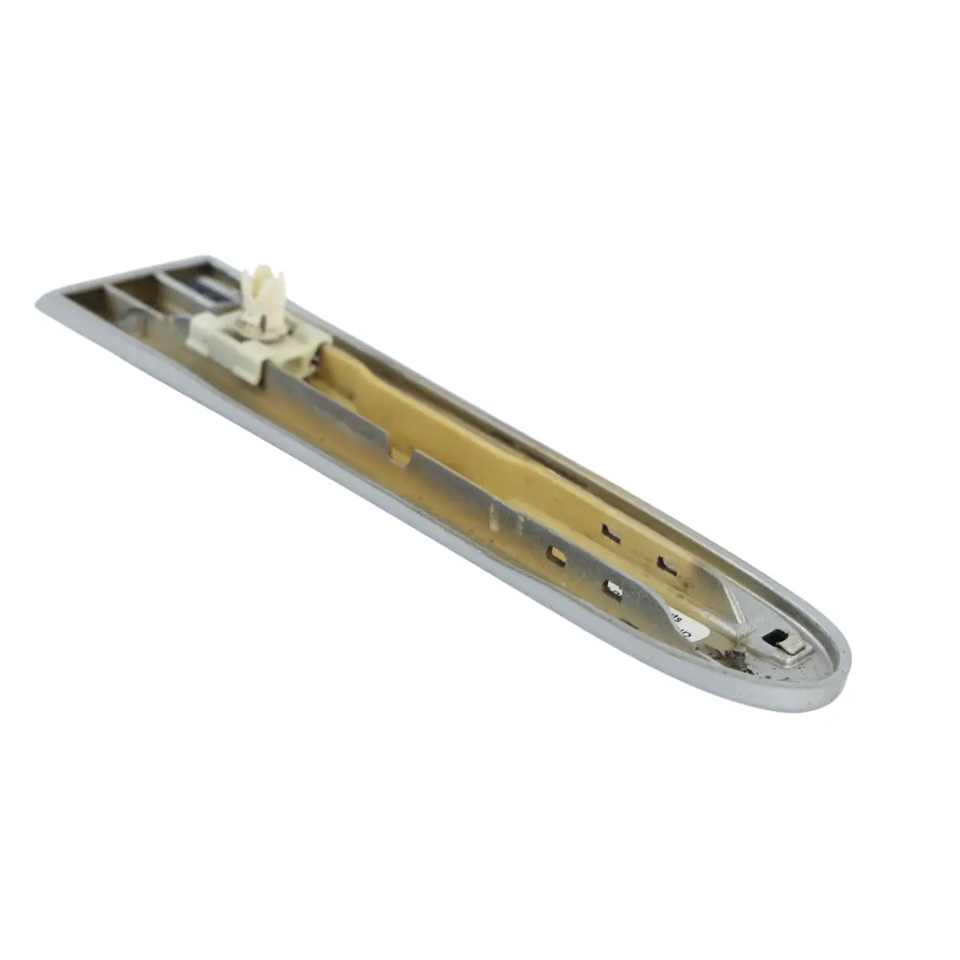 Moldura Guardabarros Delantero Izquierdo Plata Brillante 9744 para Mercedes W203 con número de pieza A2036904762 Mercedes W203 Moldura Guardabarros Delantero Izquierdo Plata Brillante 9744 - SKU A2036904762-BRS - Número de pieza A2036904762