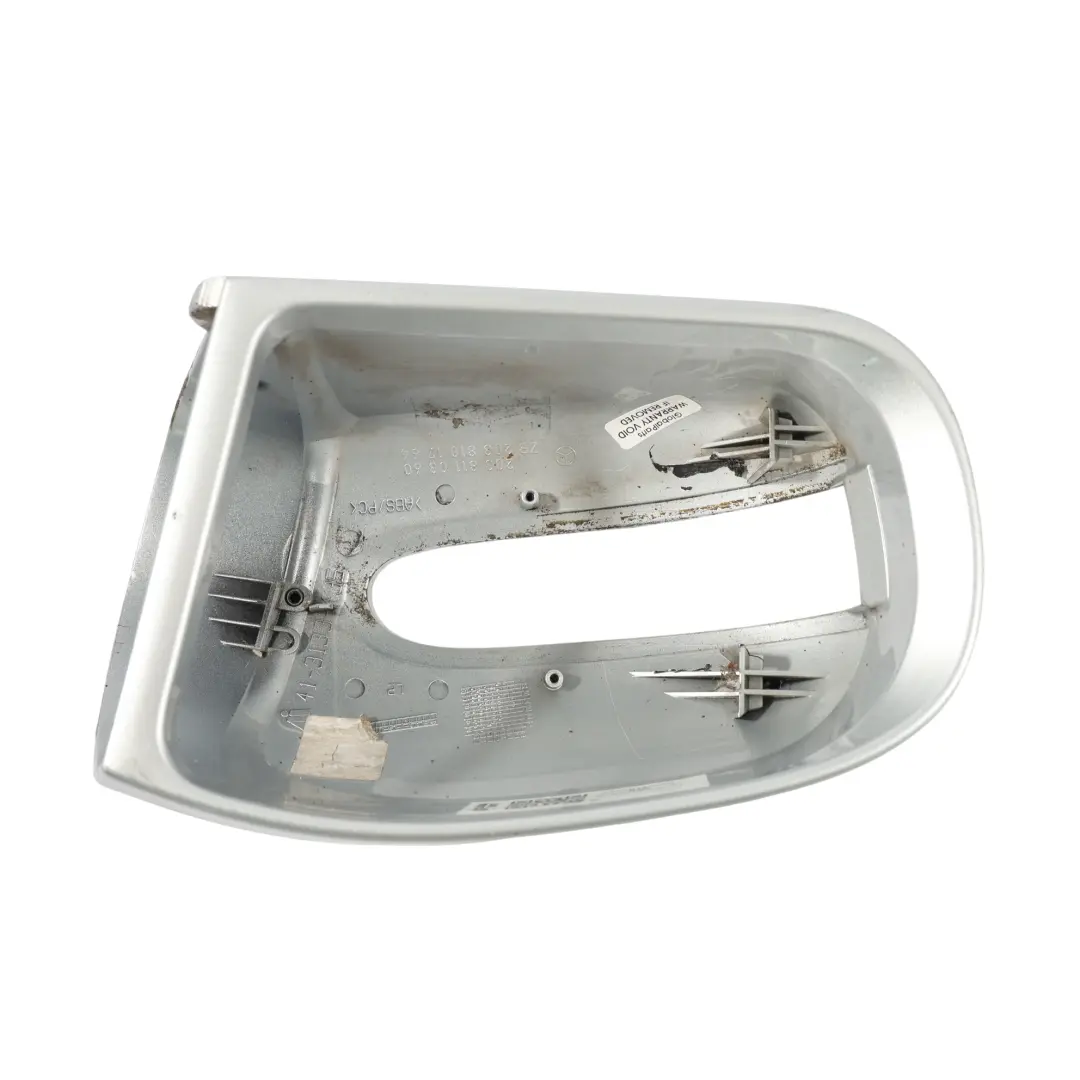 Coque Rétroviseur Gauche Argent Iridium Métallisé 775 pour Mercedes W203 à propos du numéro de pièce A2038110360 Mercedes W203 Coque Rétroviseur Gauche Argent Iridium Métallisé 775 - SKU A2038110360-IRS - Numéro de pièce A2038110360