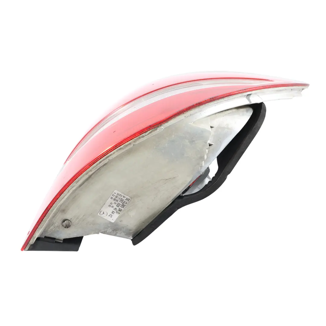 Luz Trasera Piloto Derecho Plata Iridio 775 para Mercedes CL203 con número de pieza A2038204864 Mercedes CL203 Luz Trasera Piloto Derecho Plata Iridio 775 - SKU A2038204864-IRS - Número de pieza A2038204864
