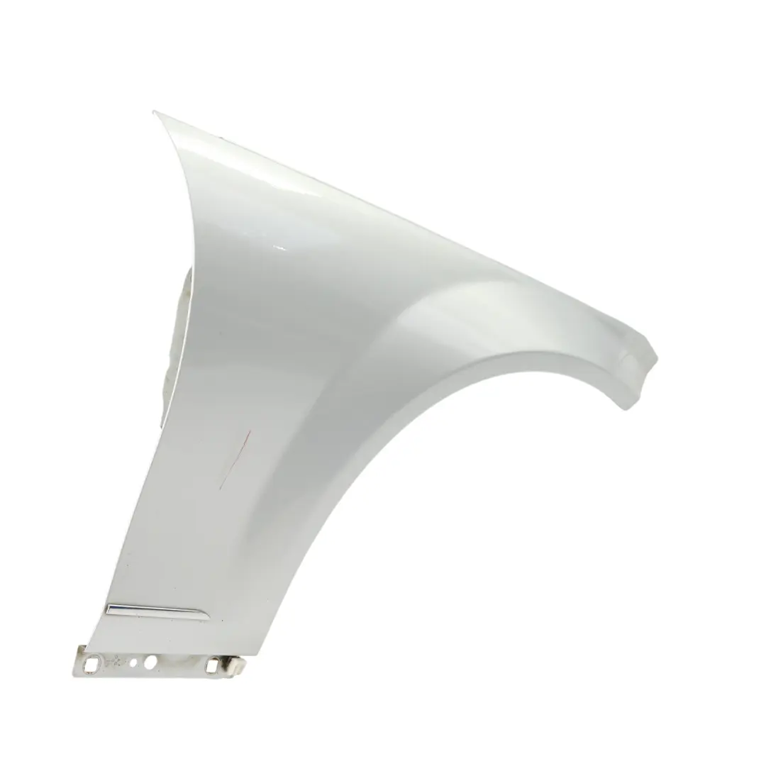 alare laterale anteriore destro parafango Iridium Argento - 775 per Mercedes W204 con numero di parte A2048801418 Mercedes W204 alare laterale anteriore destro parafango Iridium Argento - 775 - SKU A2048801418-IRS3 - Numero di parte A2048801418