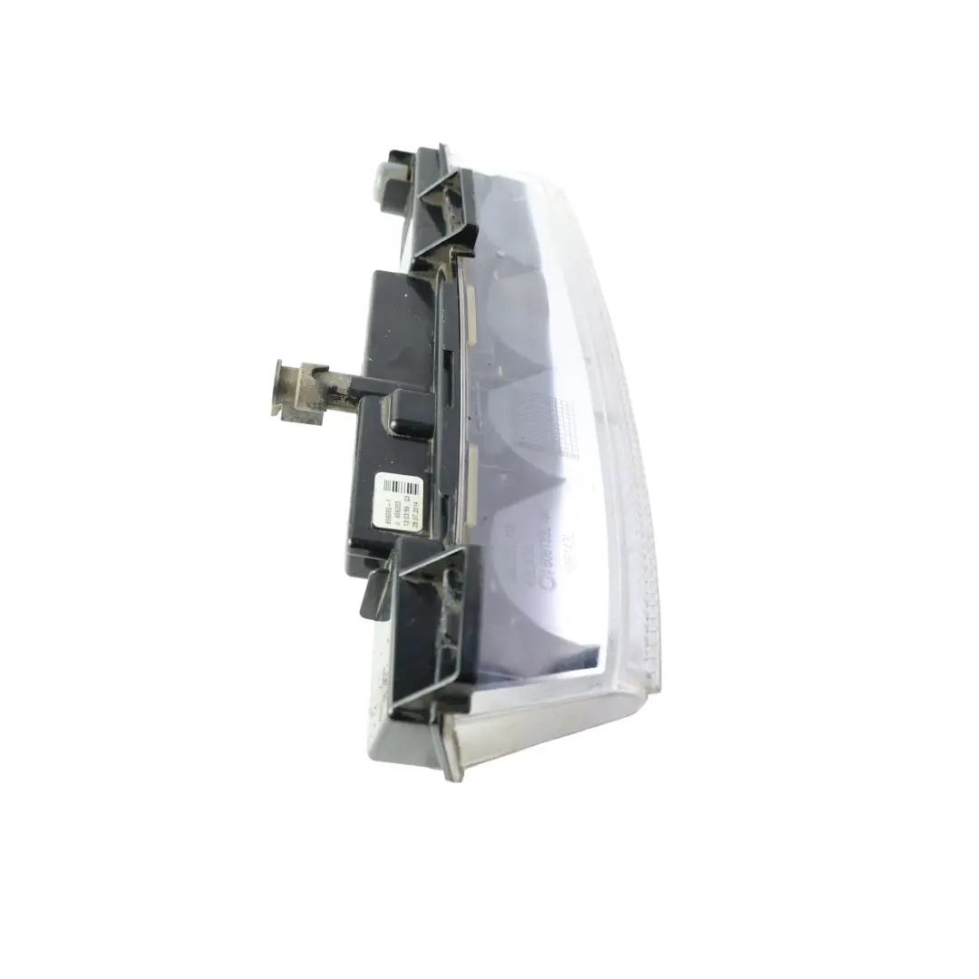 Mercedes W246 Feu de Jour LED Avant Gauche - SKU A2049069100 - Numéro de pièce A2049069100