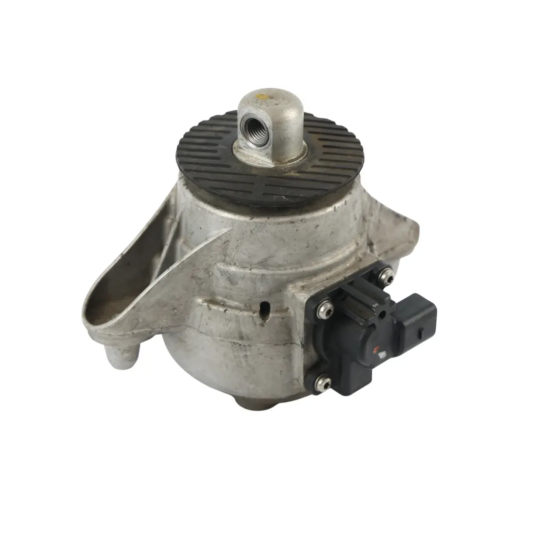 Mercedes C205 Support Moteur Fixation Gauche - SKU A2052408600 - Numéro de pièce A2052408600