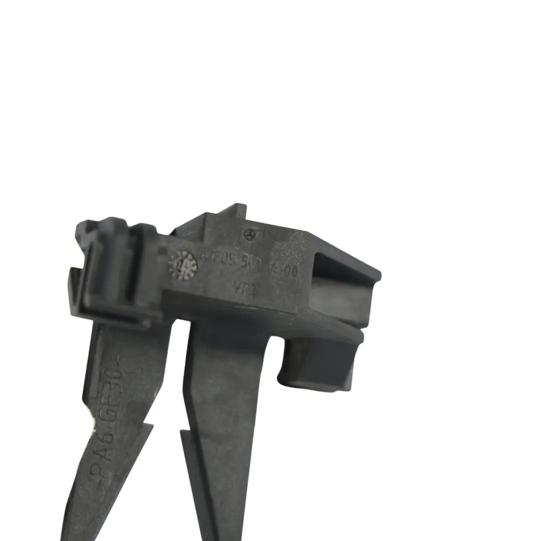Mercedes W205 Soporte Abrazadera Tubo Manguera Refrigerante M274 - SKU A2055011400 - Número de pieza A2055011400
