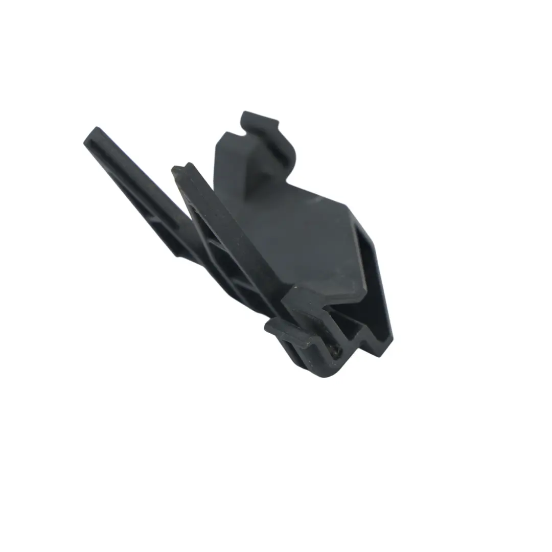 Mercedes W205 Support Tuyau Liquide Refroidissement M274 - SKU A2055011400 - Numéro de pièce A2055011400