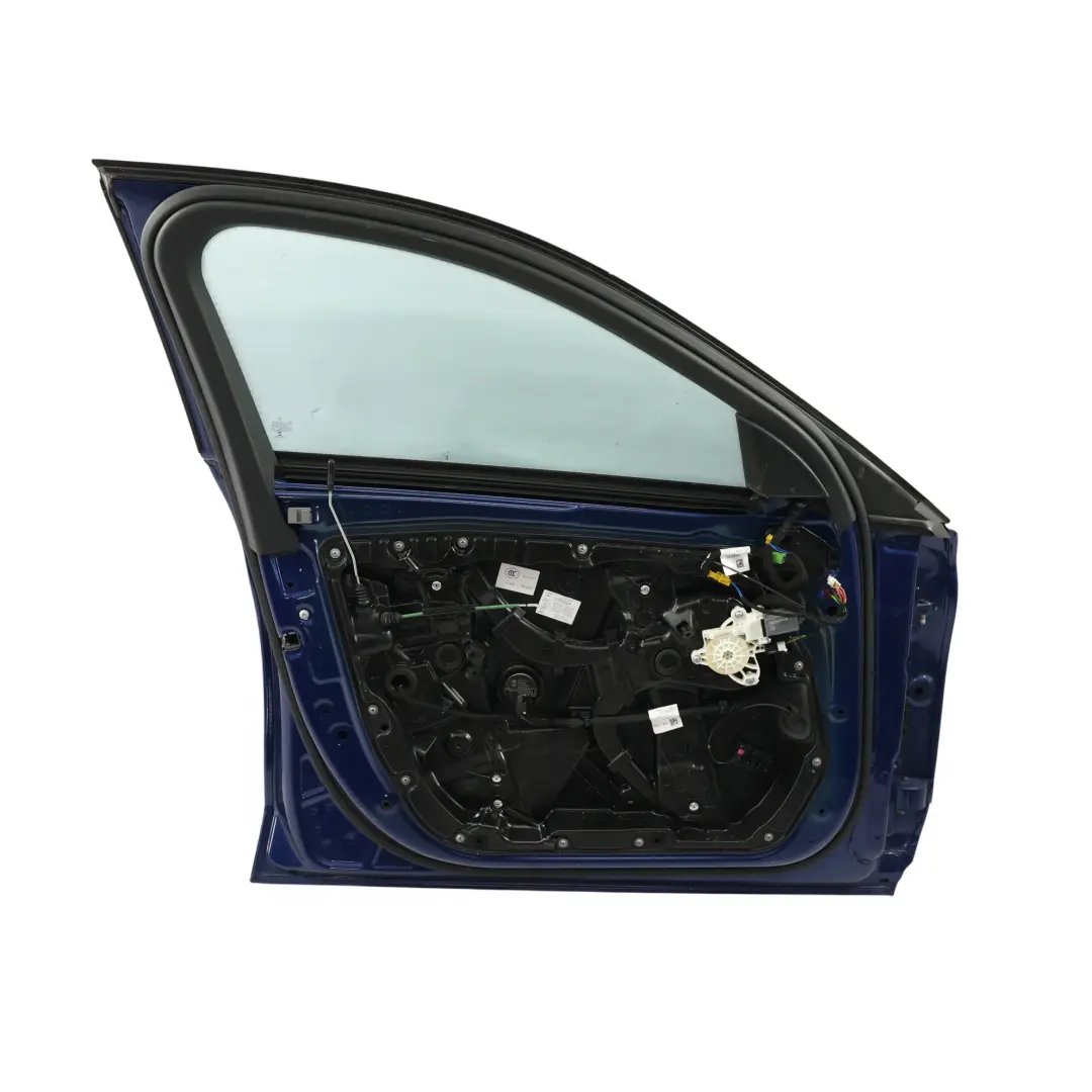 Porta anteriore sinistra Blu brillante metallizzato - 896 per Mercedes W205 con numero di parte A2057200105 Mercedes W205 Porta anteriore sinistra Blu brillante metallizzato - 896 - SKU A2057200105-BRB - Numero di parte A2057200105