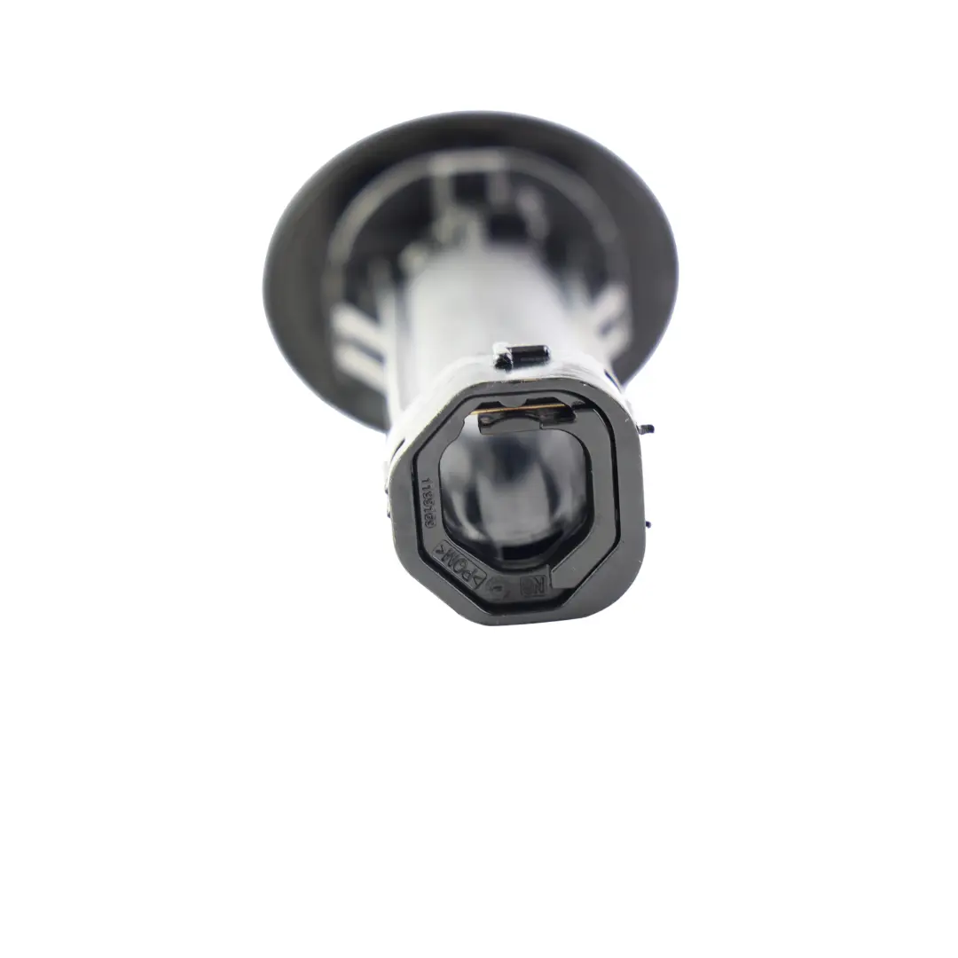 Prowadnica Zagłówka Przedniego Fotela do Mercedes W213 o numerze A2059700841 Mercedes W213 Prowadnica Zagłówka Przedniego Fotela - SKU A2059700841-1 - Numer Części A2059700841