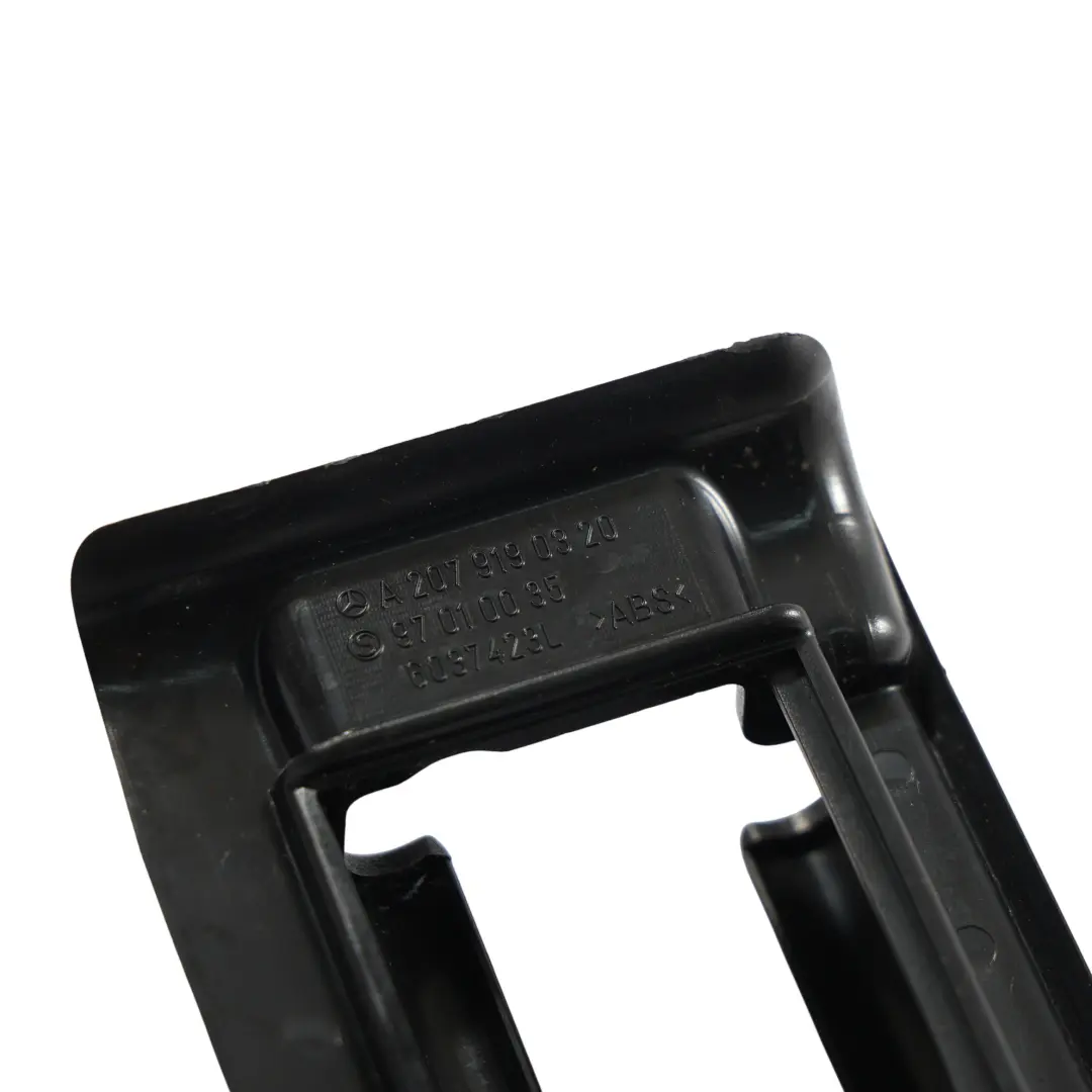 Mercedes A207 W204 Cubierta Riel Asiento Delantero Izquierdo - SKU A2079190320 - Número de pieza A2079190320