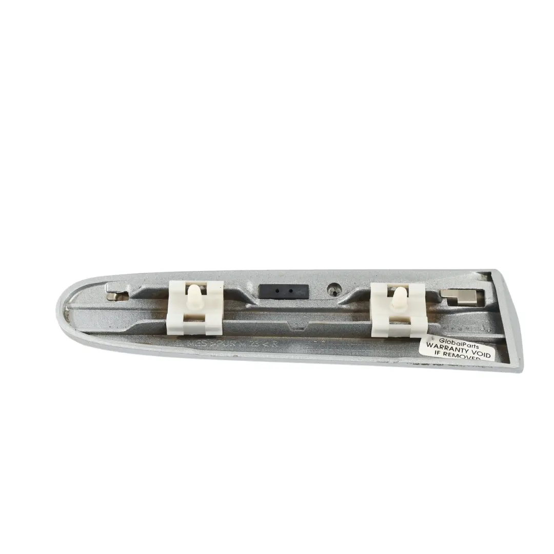 Moldura Plata Iridio 775 Delantero Derecho para Mercedes A209 con número de pieza A2096902262 Mercedes A209 Moldura Plata Iridio 775 Delantero Derecho - SKU A2096902262-IRS2 - Número de pieza A2096902262