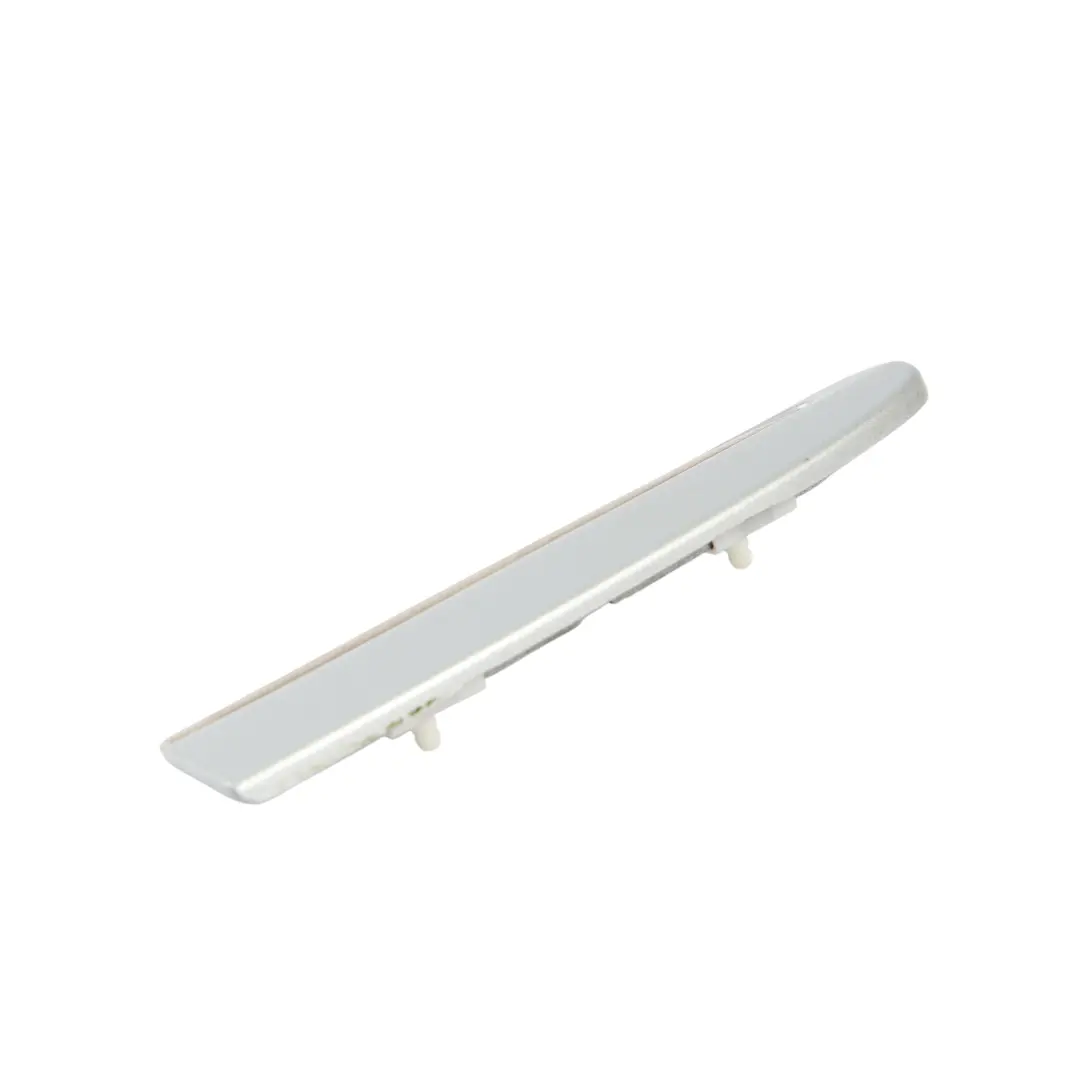 Moulure Garniture Iridium Argent 775 Avant Droit pour Mercedes A209 à propos du numéro de pièce A2096902262 Mercedes A209 Moulure Garniture Iridium Argent 775 Avant Droit - SKU A2096902262-IRS2 - Numéro de pièce A2096902262
