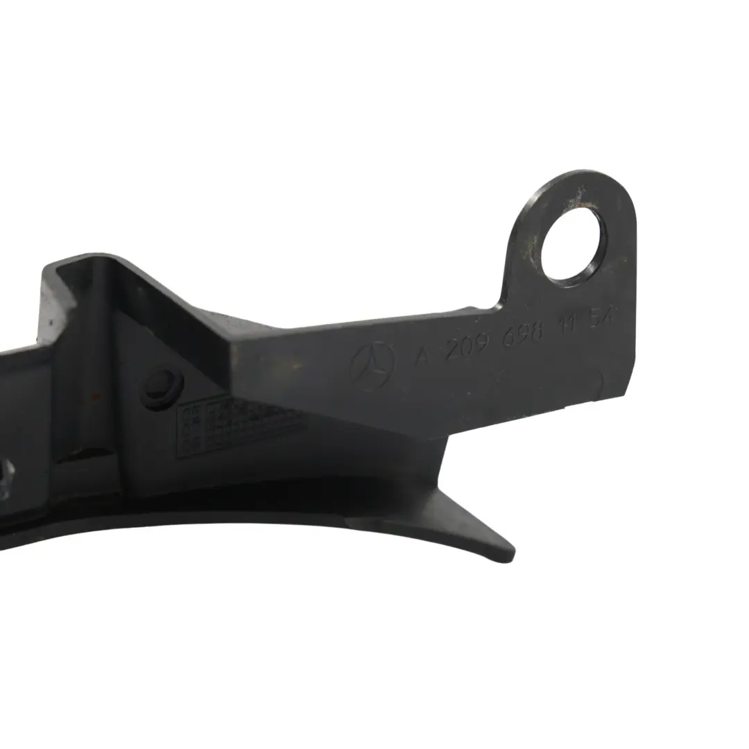 Soporte Faldón Lateral Trasero Izquierdo para Mercedes C209 A209 con número de pieza A2096981154 Mercedes C209 A209 Soporte Faldón Lateral Trasero Izquierdo - SKU A2096981154 - Número de pieza A2096981154