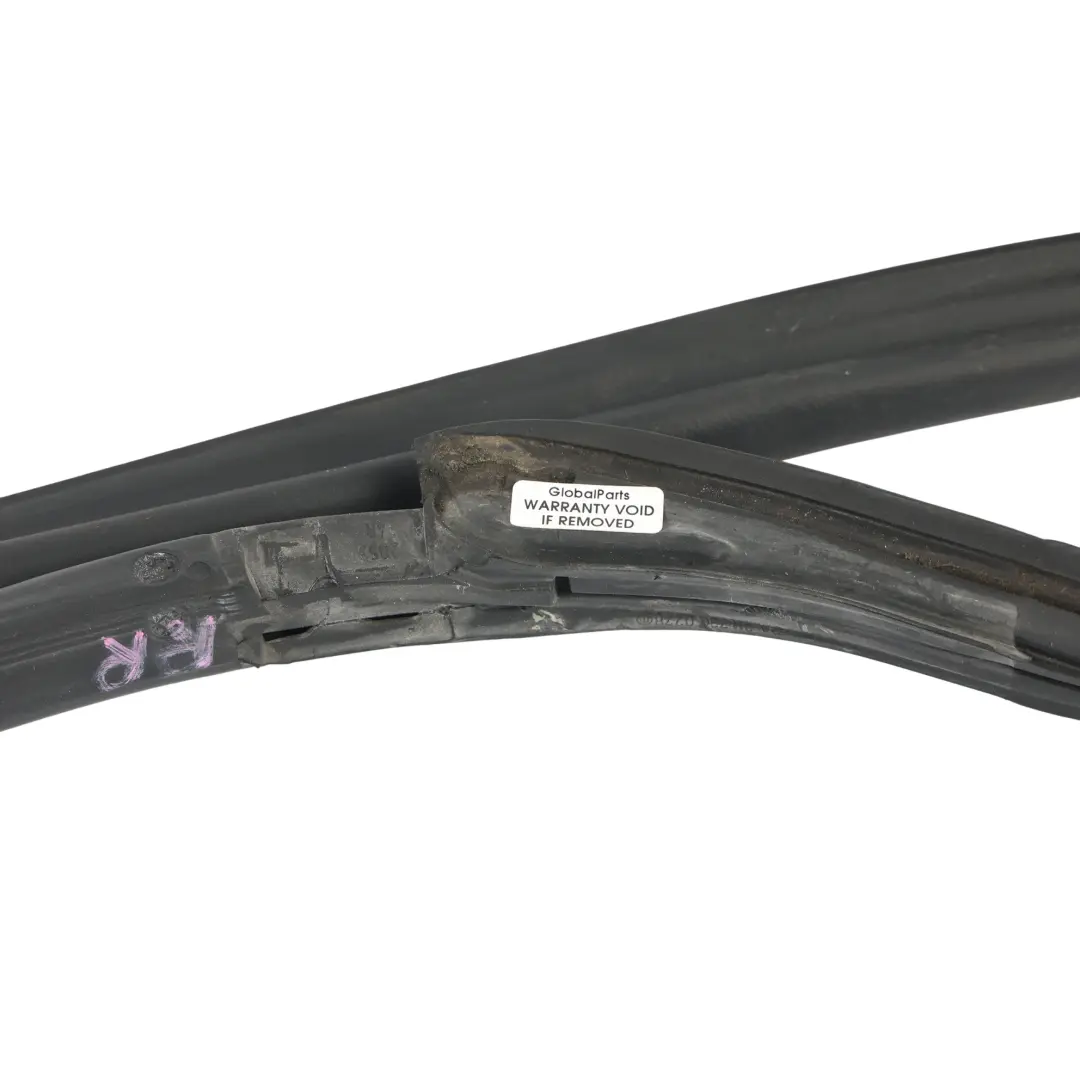 Mercedes W211 Guarnizione Porta Posteriore Destra Nera - SKU A2117300278-1 - Numero di parte A2117300278